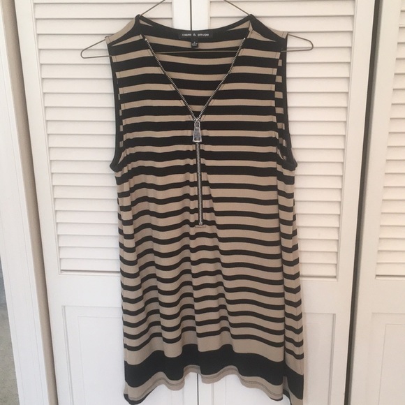 Black and tan front Zipper top. - Picture 1 of 3